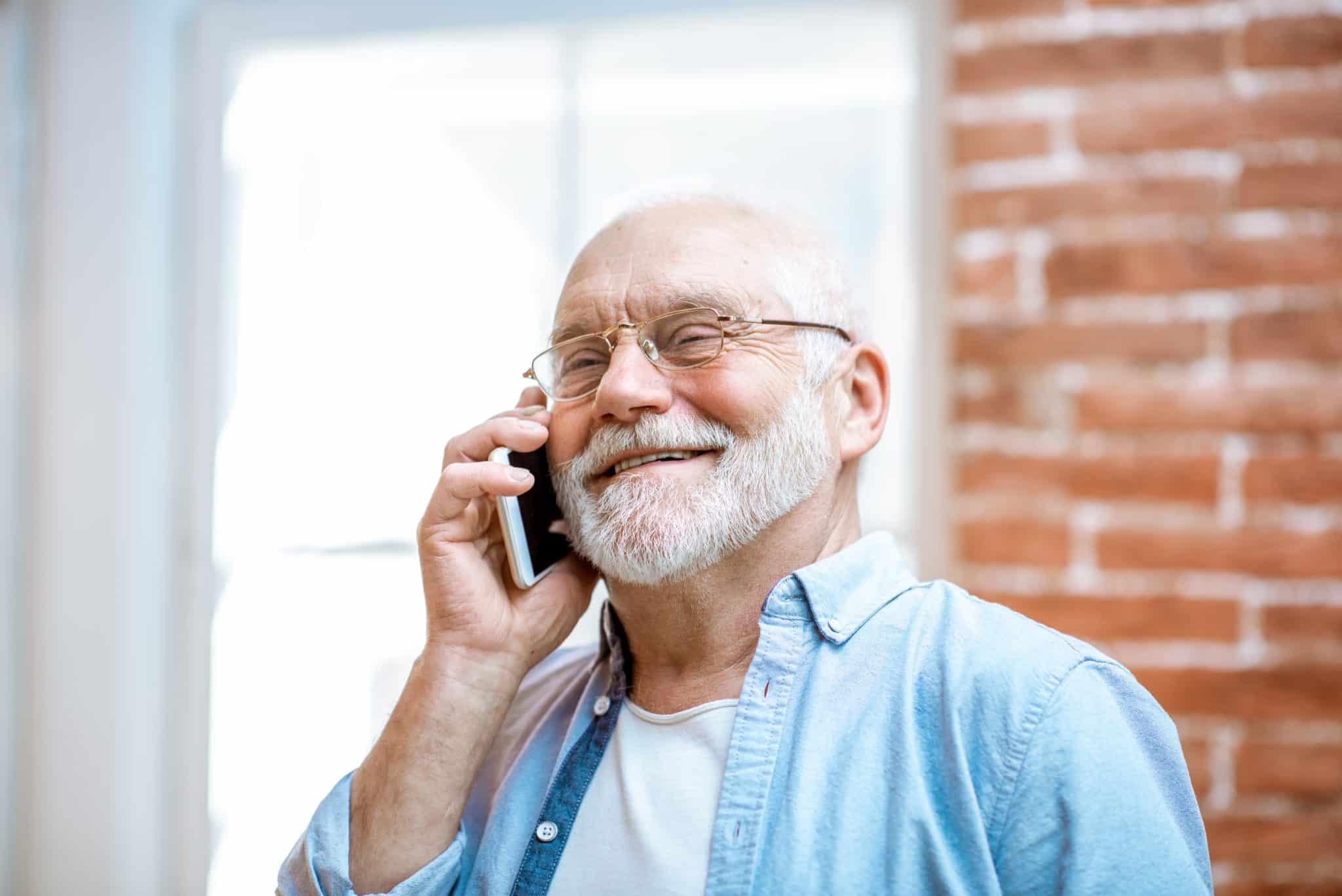 Quels sont les avantages des différents types de téléphones pour seniors ?